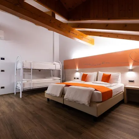 Bed & Breakfast Casavecchia 2*